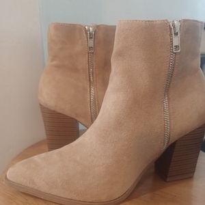 Universal thread ankle boots